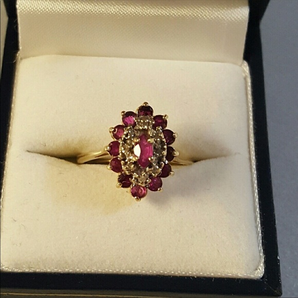 Jewelry - Ruby and diamond ring in yellow gold